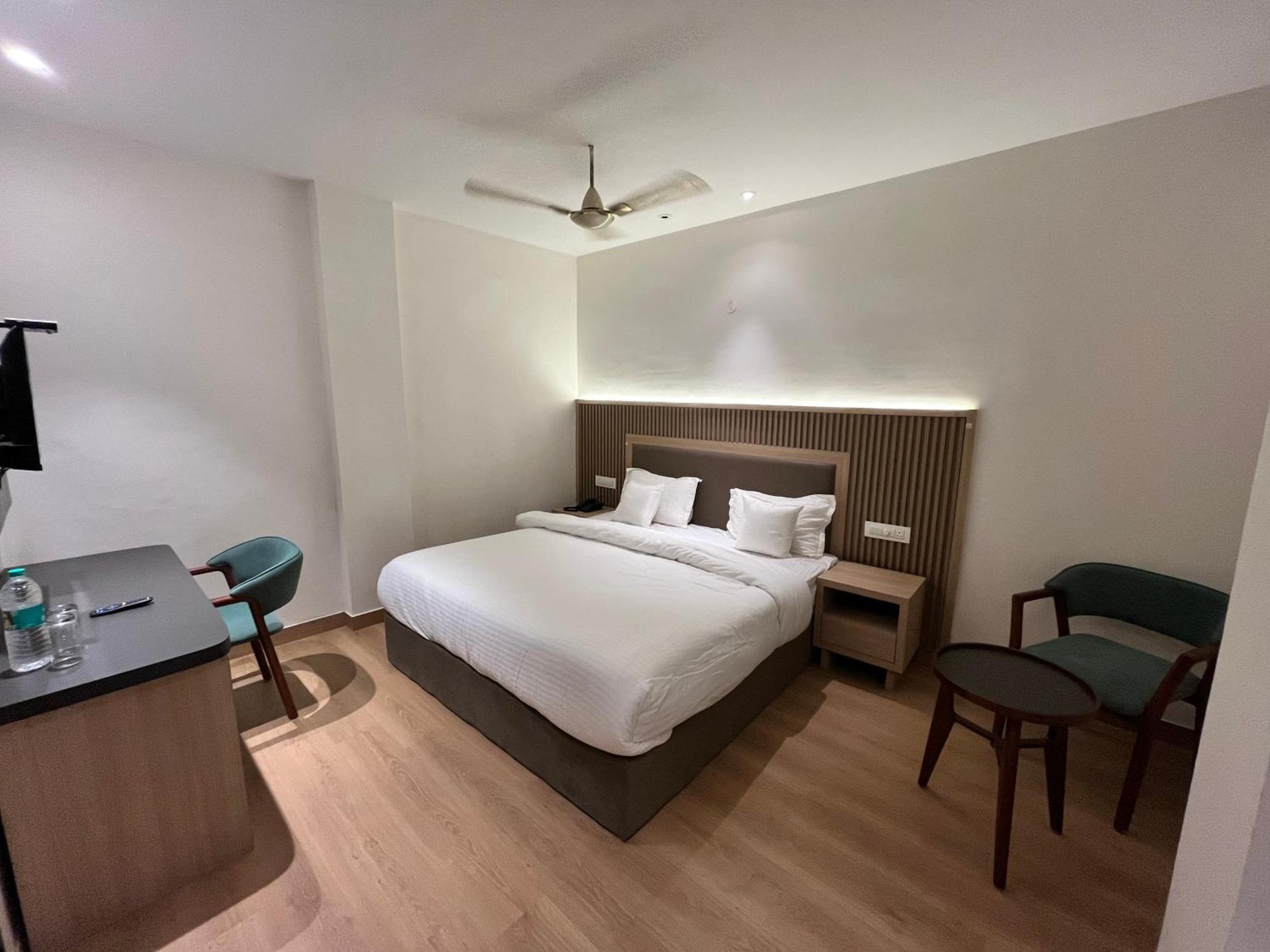 Hotel Celebrations Zirakpur Exterior photo