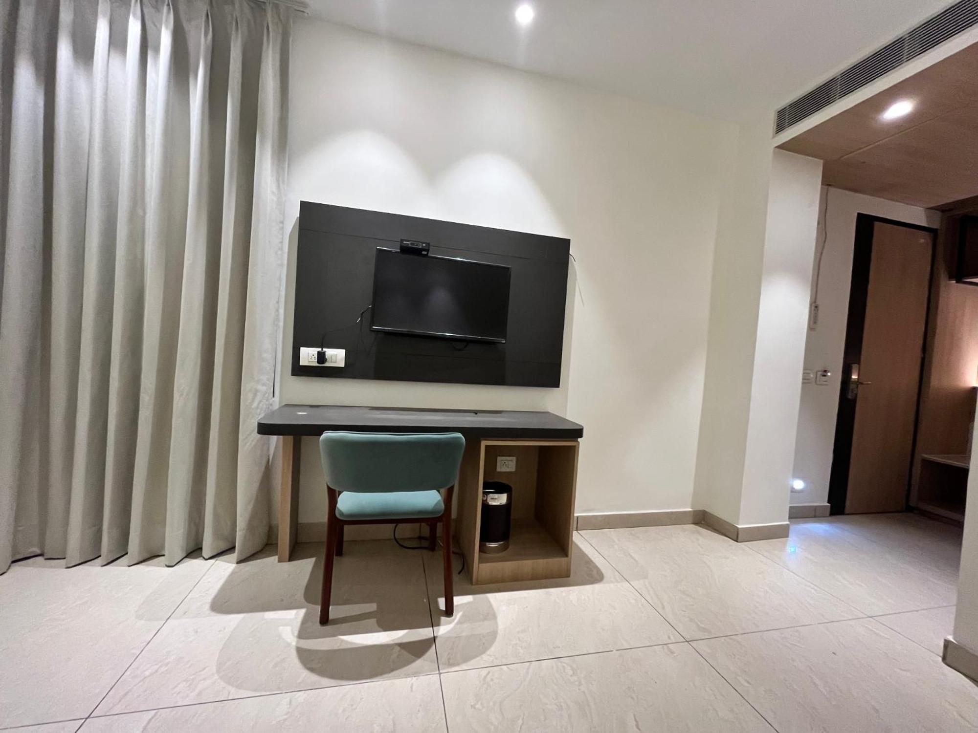 Hotel Celebrations Zirakpur Exterior photo